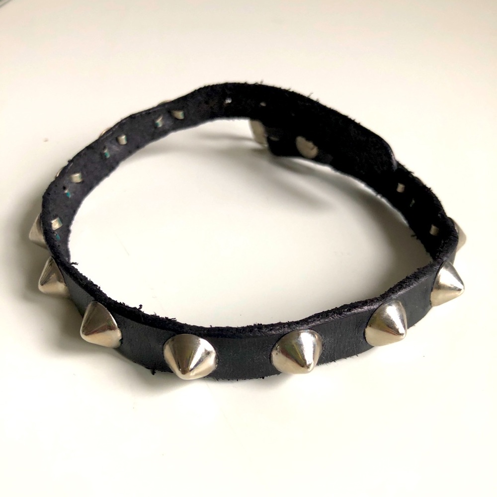R13 Cone Stud Choker
